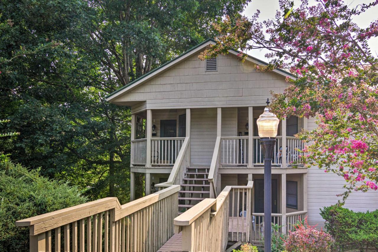 Modern Studio With Balcony About 1 Mi To Lake Lure! Экстерьер фото
