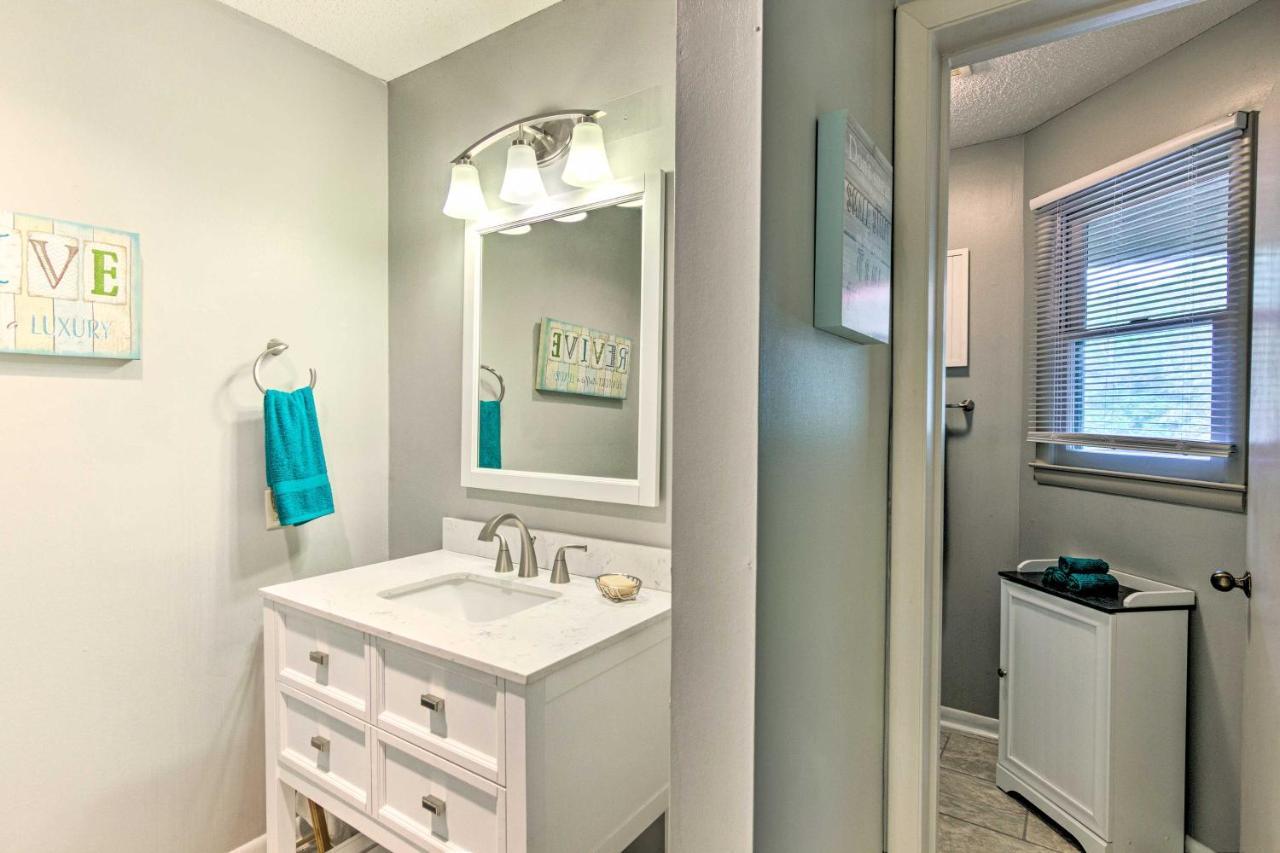 Modern Studio With Balcony About 1 Mi To Lake Lure! Экстерьер фото